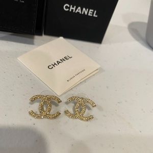 CHANEL authentic Earrings gold tone